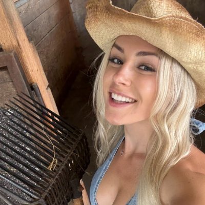 just a normal country girl with a patriotic soul 🤓 🇺🇸