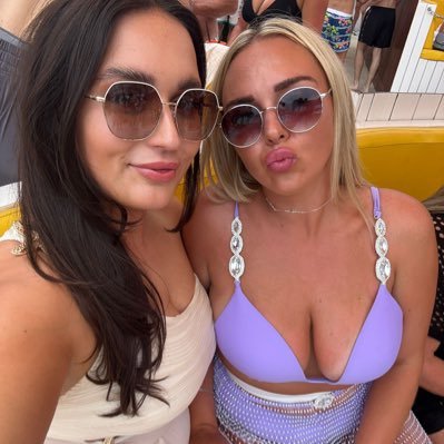 @MeashyBabyxo