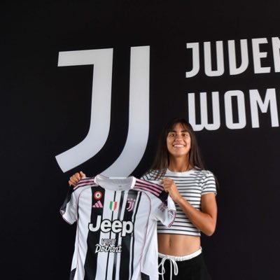 jugadora del @juventusfc Internacional con la @sefutbolfem // @nikefootball 👟