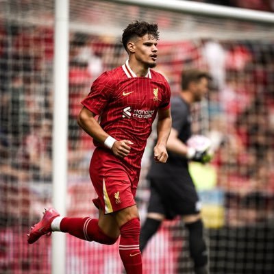 luul_warsa78050's profile picture. You’ll never walk alone😍