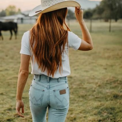 Messy Hair & Farm Wear 10 Fingers Are Way OVERRATED!
Tend to laugh at my own jokes. #420Life 🇬🇧💚😘