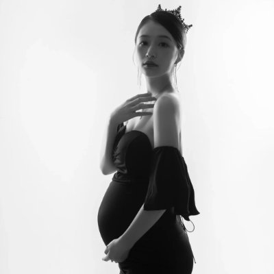 一个30+二胎宝妈,外人看我儿女双全很幸福,但只有我自己知道一点也不“性福”。和老公逐渐失去了激情,希望在推特找到不一样的感觉。想感受下偷情的刺激了,真诚想认识的可以私信/电报 联系,礼貌的都会回复的~