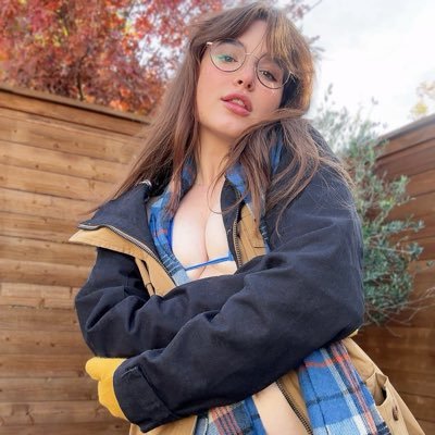 lucynichola's profile picture. keep loving. be kind 🙂 Happiness is free ✨