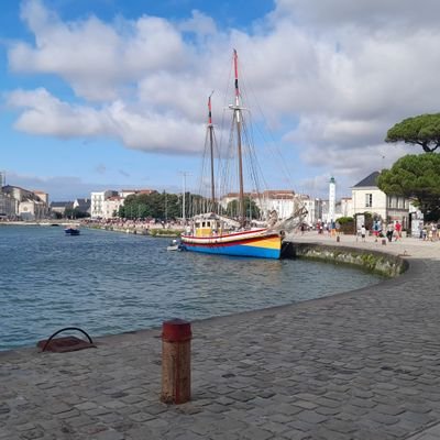 MrsGMFL's profile picture. Interested in all things education.