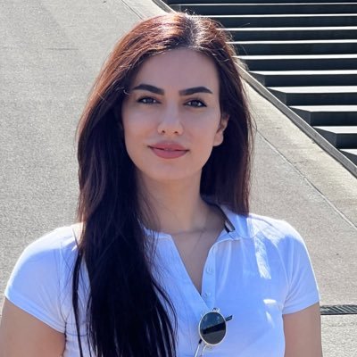 HediehRouhi's profile picture. product designer👩🏻‍💻 | Tennis & Badminton 🎾🏸 | dancer | car lover