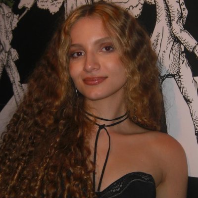 fluída, desesperada, medrosa e hummmmmm, vagah                                               
                                                            
23y