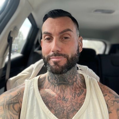 RiotOnTheRun's profile picture. 