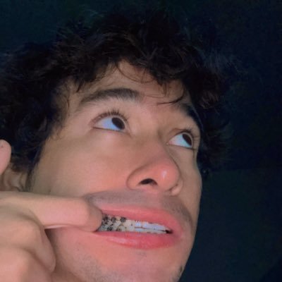 Mis Tweets son en base a lo que opino en mi cabeza, se recomienda discreción ⛔️