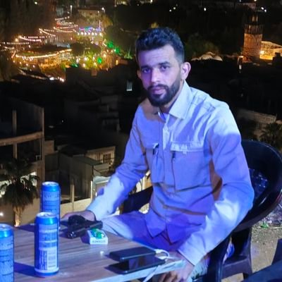الحُرّ حّر حتى لو تعدت عليه يد الزمان
والنذل يبقى نذل لوتغطى بساس وشان