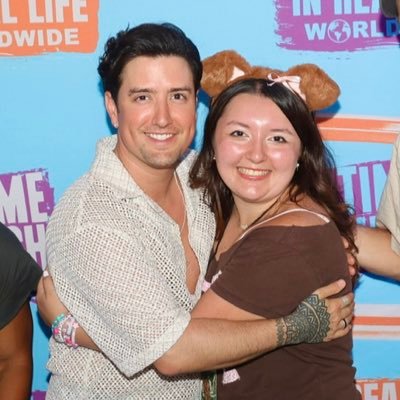 hugged my celebrity crush and still not over it. 🩷 “I could use another hug” -LH 07/20/25