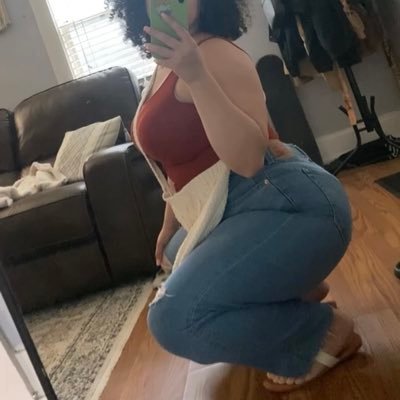 big booty sweetheart ♌️ in my dirty thirties🪻anti-imperialist+ read Fanon!!!! 💜 check out my link below! 💟