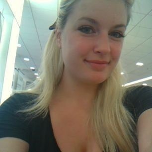 Am Mariam single with no kids and I'm looking for serious relationship with loving and caring man
