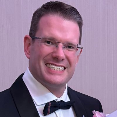 Husband, father, insurance broker, monarchist, proud Canadian