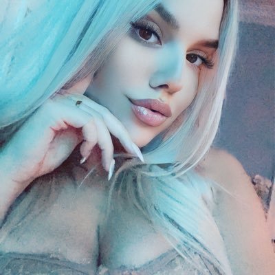 @twitch partner│ latina 🇨🇺 │ lover of all things disney & harry potter│ slytherin 🐍│probably somewhere listening to taylor swift │gabeehealthlife@hotmail.com