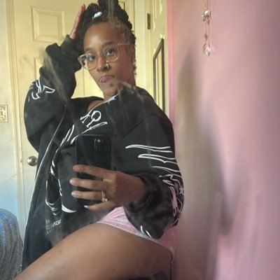 kashlynmarie's profile picture. On Necks🦵🏼💋 #Forevermall💚🕊️