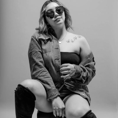 JoselineMiron's profile picture. “Si no puedes convencerlos, confúndelos“.