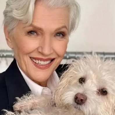 Bestselling International Author of A Woman Makes A Plan 📖 Doctor of Dietetics 👩🎓 Supermodel😉💃🏻 #ItsGreatToBe76 Manager: anna@mayemusk.com