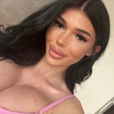 tsivyella's profile picture. 19 year old slut with a big surprise🤭🍆