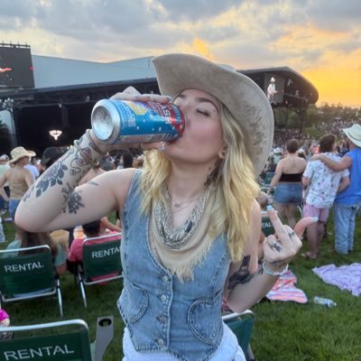 i have no clue what i’m doin with my life and that’s okay ✨