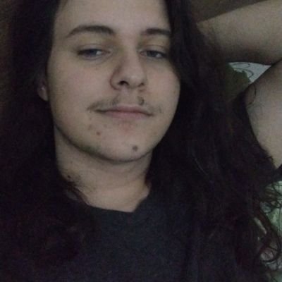 Bissexual, idiota, falho, cansado, com sono, com fome, com frio, molhado de chuva, patético, fumante, etc.
Oi :3