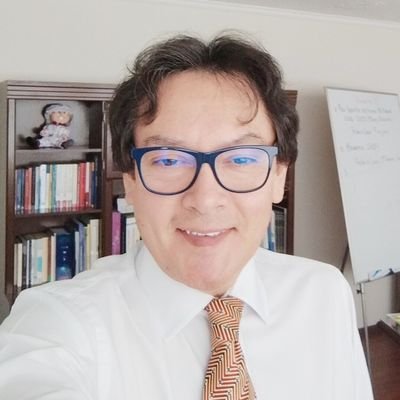 Consejero en el Servicio Diplomático del Perú - Embajada del Perú en México - Doctor en Gobierno y Política Pública.