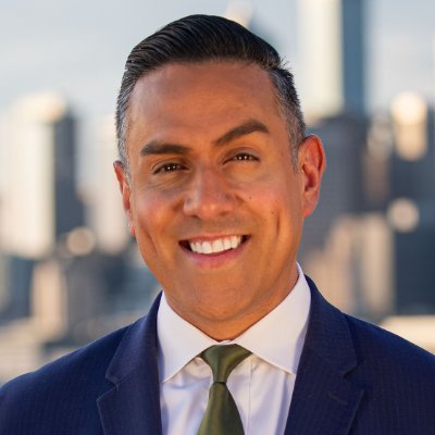 Award-winning anchor of @komonews at 3:30pm & #ARCSeattle at 10pm • Raised in the 210 • Working in the 206 • Living in the 425 • Reach me at ssoliz@sbgtv.com