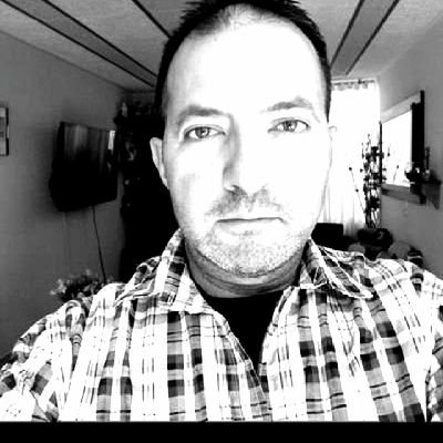 Solo derecha,
del lado de las FFMM. No maltrato animal.
Después del silencio la buena música...