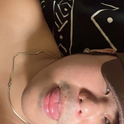 Kantahan nalang kita 💕🎶 | Cavite | Bicolano | Foodie 🙈🍴 | 💗 💚 | Makati boy na 📌