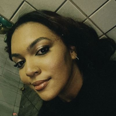 carolziinhacomc's profile picture. Biblioteconomia | UFMG
✨