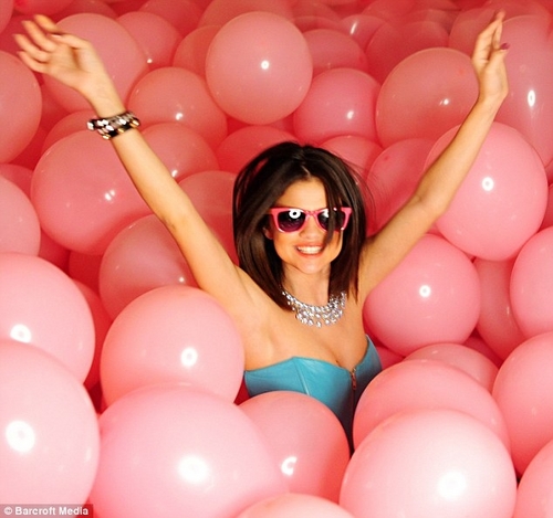 Selena Marie Gomez, ou la fille la plus Parfaite au monde ? Sinon je suis une Belieber, Z-swagger & une Directioner ! Xoxo ♥