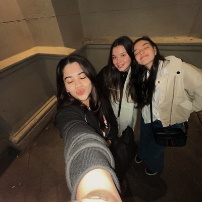 angy2134's profile picture. larga vida a perón, a los animales y a taylor swift