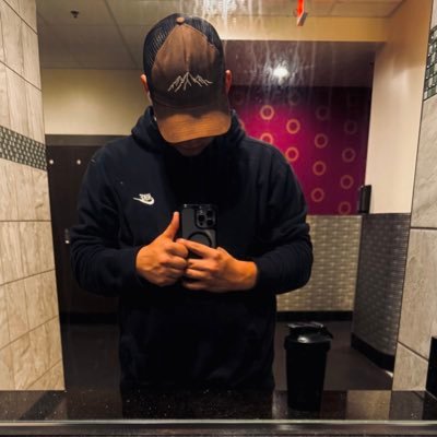 rayeloph's profile picture. 