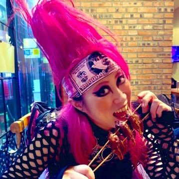 Guitar shredding warrior ⚡️パンクバンド 流血ブリザードで最悪雑音ギターを武器に闘う女戦士ダッ👩🏻🎤ここから目撃しに来い👉GIG https://t.co/iAIcDUuy9D 時々 @loindicistarのバーテンダーもやってるぜ🤵♀️🍸