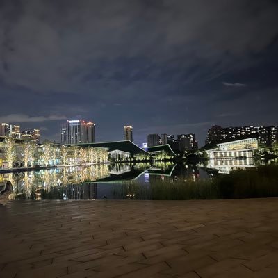 a54QvH6Llt7493's profile picture. 打开世界的大门，分享生活的琐碎。