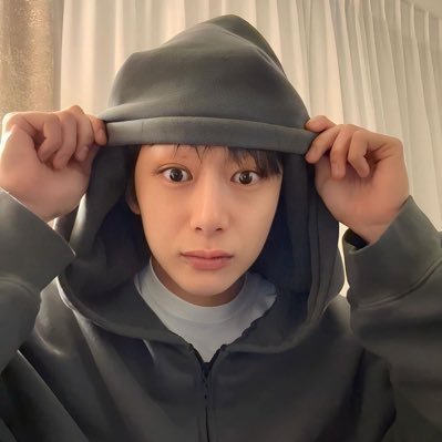 saraindecember's profile picture. 알다시피 우린 절대 서로를 놓지 못 해