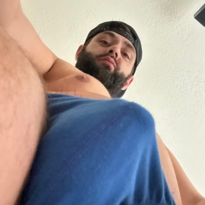 laid back, gay, beefy white jock bro. looking for other masculine, chill, rugged dudes for cam to cam stroking. Into verbal stroking, edging, & showing off.