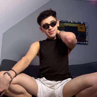 Hey nice too meet you I’m Camilo Leon twink dominant follow me soon I'll upload content again