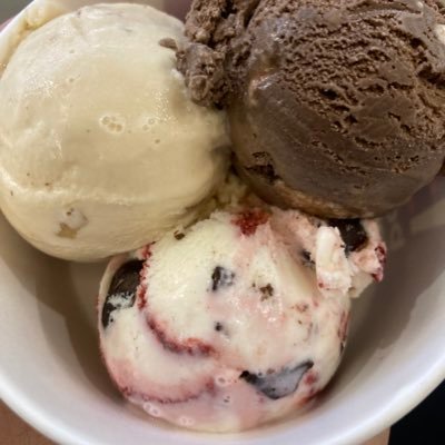 日常垢。日頃から憂鬱感に苛まれながらも生きている。ま!みんな最期があるのさ。色々あるけど自由にフォロー、ブロックしてね。人間関係ってのは、水素結合みたいなものですwよろしく。 既婚、職探し中。@kimmani_mahoにて占いやってるよー。