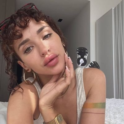 je suis une coquine fille dispo 🥵les plans et et les distractions😜🍆🥒 rejoind moi sur mon telegram 🥰🥰❤️❤️
Mon Telegram:@Cerani23