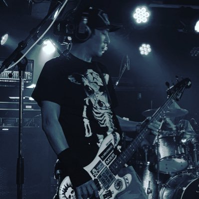 RYU_hallelujah's profile picture. エレクトロックバンド［ nier l'évidence ］(@neirlevidence)のベーシスト&トラックメイカー / 【hallelujah factory】(@MovieHallelujah)名義でビデオグラフ・Vlog・ショートムービー・ライブ動画撮影・編集・映像制作者としても活動してます。