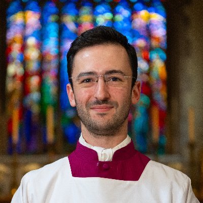 Conductor. Diocesan Director of Music at @RC_Southwark DoM @StGeorgesChoirs Trustee @SingInsideUK