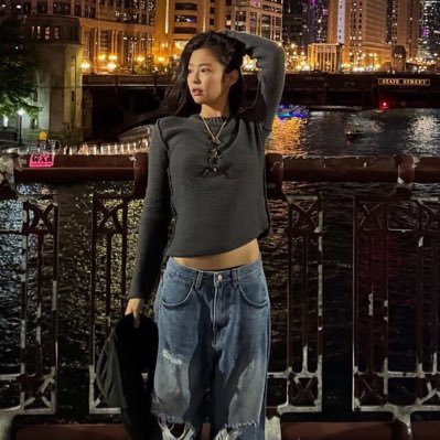 _julynineteen's profile picture. 