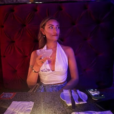 mor_1304's profile picture. lover of books ✨📖✨🗡️✨🖤, the @Arsenal ⚽️, and @ScuderiaFerrari 🏎️