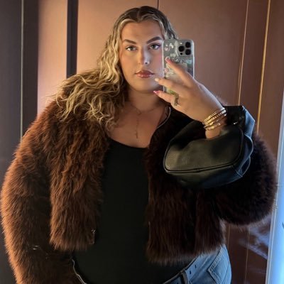 StellaElla3361's profile picture. Can I cash app or Venmo you some money 💰 🎉❤️🌺 if yes dm immediately