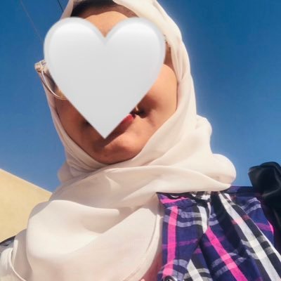 متمرده على العقلية القطيعيه مهتمه بالشؤون العسكرية