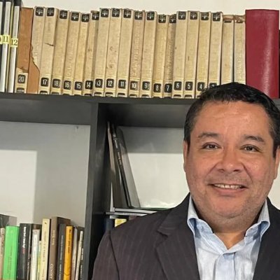 Samario. Magíster Estudios Políticos. Analista Político. 2 carreras: Contador de Historias-Contador Público. Escribo, leo, sin religión. El mejor amigo.