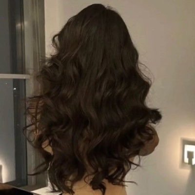 أقدس نفسي وأحب أخطائي ومُغرمة جدًا بما أنا عليه ، رأيك احتفظ به..