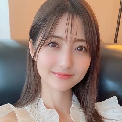 x8Vjh69v's profile picture. 朝は普通のOLだけど、夜はこっそりAV観て…
ド変態な自分を隠しきれなくて、つい呟いちゃう。

興奮すると説明口調になっちゃうクセで、
性癖も感情も全部、ここで吐き出したいんだ。

だから…甘えさせてくれる場所が欲しいの。