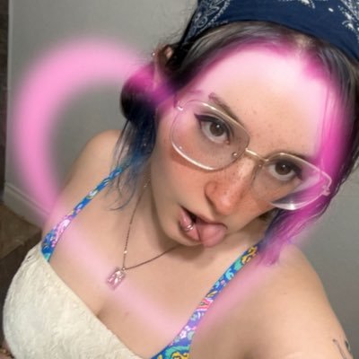 #DANHOWELL : shaking with adrenaline and feeling incredibly bisexual 🔮 • bi & nb • dip + pip enjoyer • princess awsten agenda • never bloom again lovebot