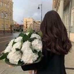 Sunshine with a strategy, hustling with heart 🌸